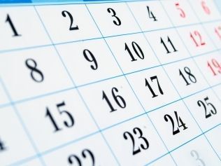 Nærbillede af en kalender med datoer