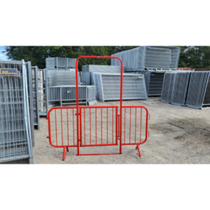 Adgangslåge med balustre i rød.